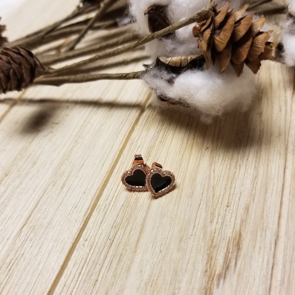 Stunning Rose Gold black sapphire heart studs - Picture 3 of 4